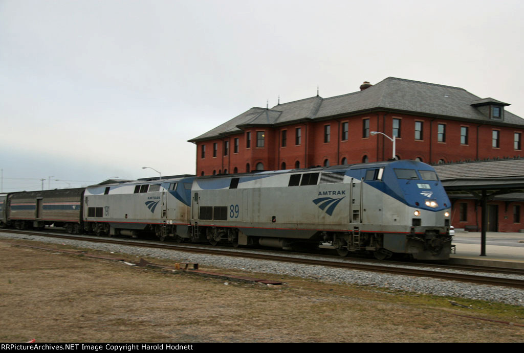 AMTK 89 & 191 lead train P092-15 into the station